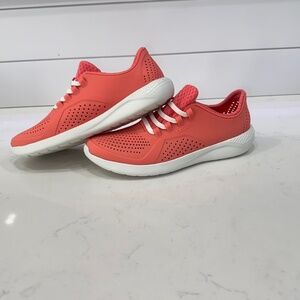 EUC Crocs LiteRide Pacer Sneakers